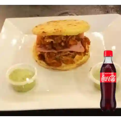 Combo Arepa con Todo + Coca-Cola Sabor Original 400ml