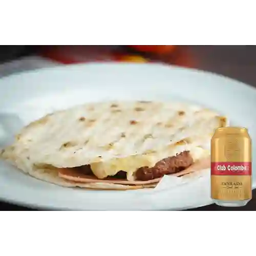 Combo Arepa Burguer Piña + Club col. Dorada Lta 330ml