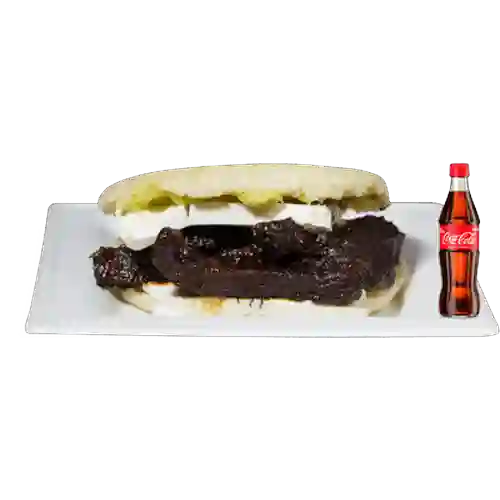 Combo Arepa Asado Negro + Coca Cola Original 300ML