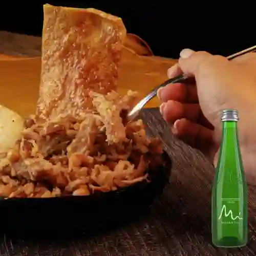 Combo Lechona 600 gr + Manantial con Gas 400 ml