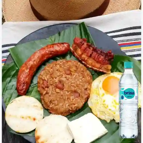 Combo Desayuno Del Arriero + Brisa Sin Gas 600 ml