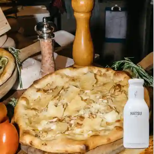 Pizza Carbonara de Trufa +Hatsu Blanco Carambolo&Flor Loto 400ml