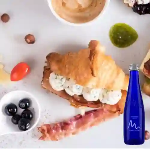 Croissant Queso Crema,Miel&Tocineta +Manatial S/gas 300ml