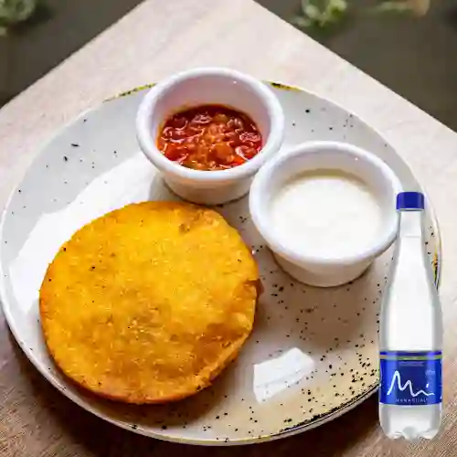 Combo Arepa de Huevo + Manantial Sin Gas 600ML
