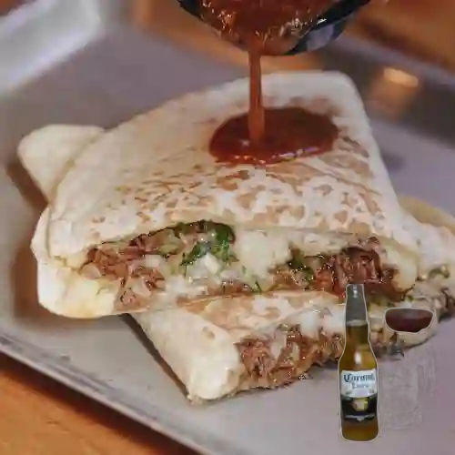 Combo Quesadilla de Birria + Chela que Te Cagas