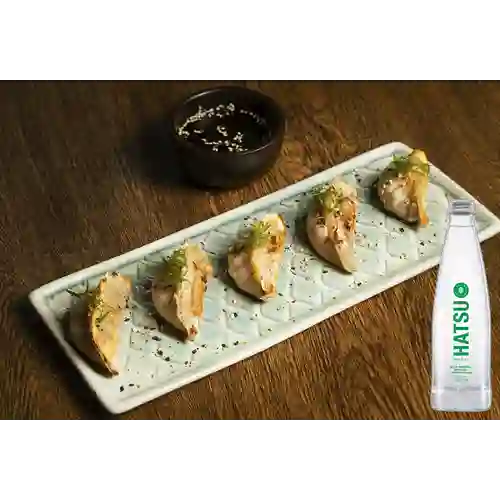 Combo Gyozas Oni + Hatsu Mineral Con Gas 300 ml