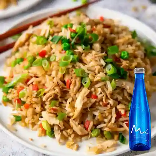 Combo Chicken Fried Rice + Manantial Sin Gas 300 ml