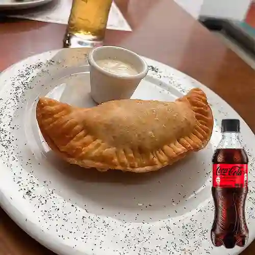 Combo Empanada Argetina Caprese +Cocacola S/az 400ml