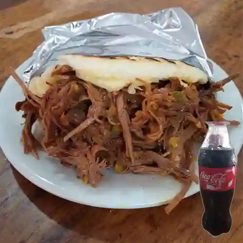 Combo Arepa c/ Carne&Queso +Cocacola Orig 400ml