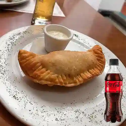 Empanada Argentina Tuco&Pesto +Cocacola S/az 400ml