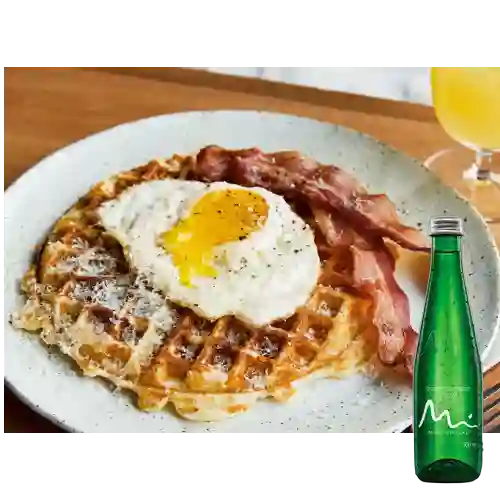 Combo Waffle de Desayuno + Agua Manantial con Gas