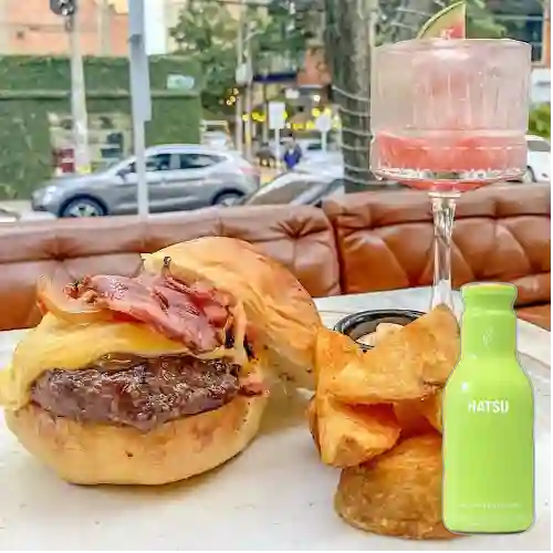 Combo Hamburguesa de la Casa + Hatsu Verde 400 ml