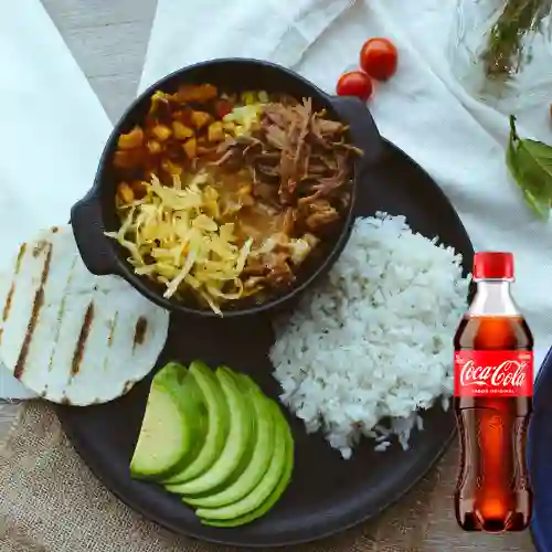 Combo Cazuela Antioqueña + Coca Cola Original 400 ml
