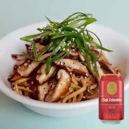 Combo Hoisin Noodles Shiitake + Club Cola Roja Lata 330ml
