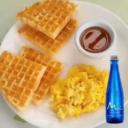 Huevos c/ Waffle de Pandeyuca +Manantial S/gas 500ml