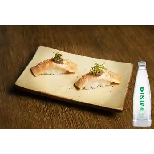 Nigiri de Salmón Trufado +Hatsu Mineral C/gas 300ml