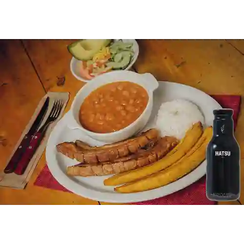 Combo Frijoles con Chicharrón + Hatsu Negro de 400 ml