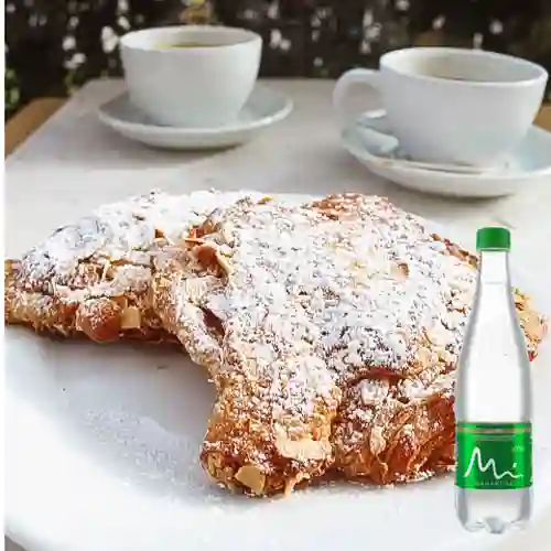 Combo Croissant Almendras + Manantial Con Gas 600ML