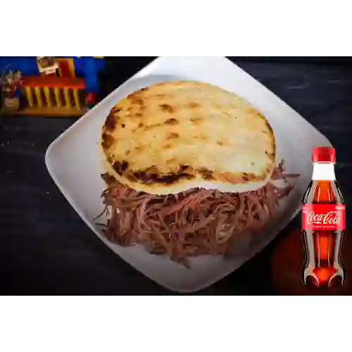 Combo Arepa Ropa Vieja + Coca Cola Original 250ML