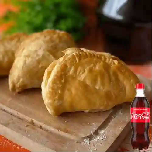 Combo Pastel Hojaldrado de Pollo +Cocacola Orig 600ml