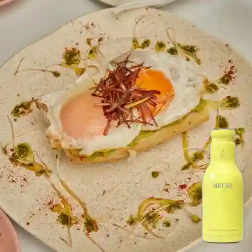 Tostadas de Aguacate +Hatsu Amarillo Carambolo 400ml