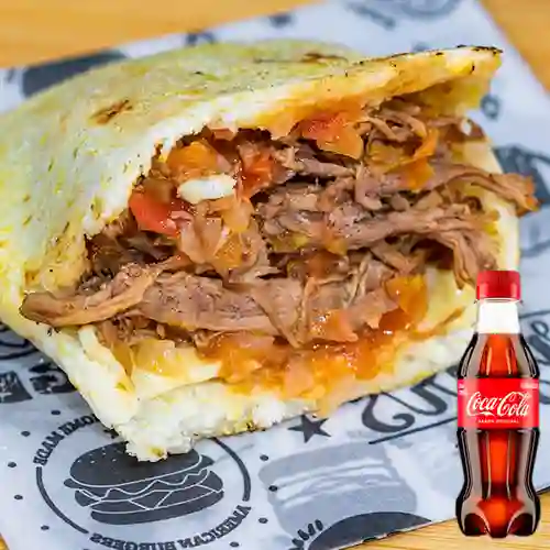 Combo Arepa con Carne + Coca Cola Original 250ML