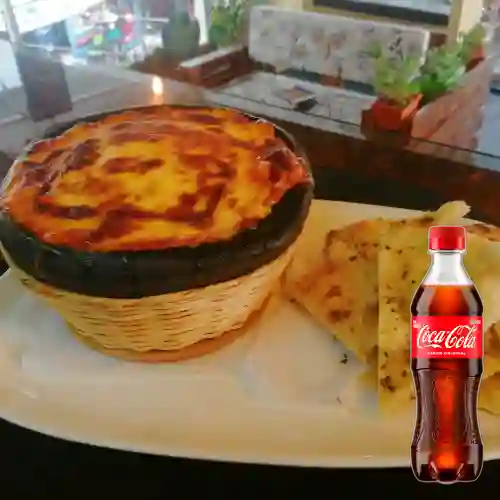Combo Lasaña Mixta + Coca Cola Original 400 ml