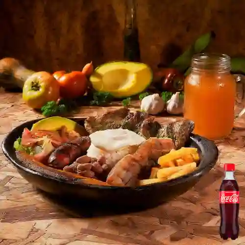 Combo Bandeja Paisa + Coca-Cola Sabor Original 400 ml