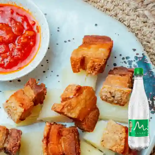 Combo Chicharrón & Yuca + Manantial con Gas 600 ml