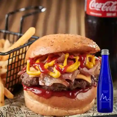 Combo Hamburguesa Bacon + Manantial Sin Gas 300 ml