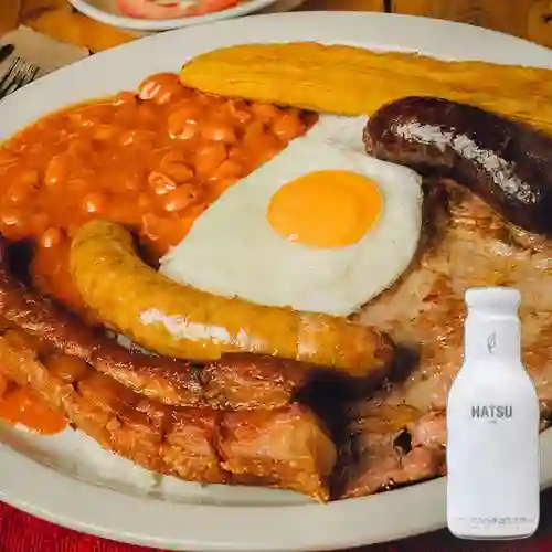 Combo Plato Típico + Hatsu Blanco de 400 ml
