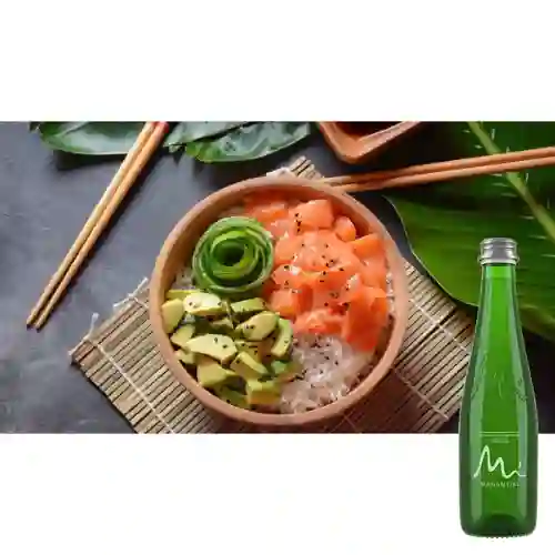 Combo Poke de Salmon + Agua Manantial con Gas 300 ml