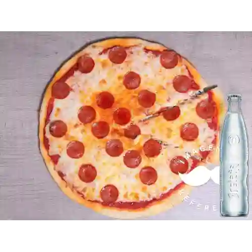 Combo Pizza Pepperoni de la Casa + Bretaña 350 ml