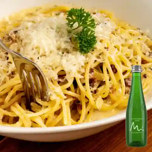 Combo Pasta Carbonara + Manantial con Gas 300ML