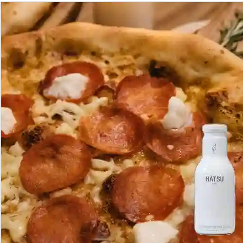 Pizza Pepperoni +Hatsu Blanco Carambolo Flor de Loto 400ml