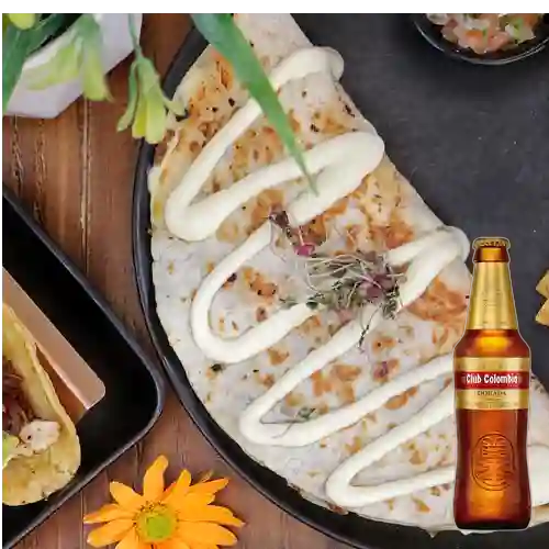 Combo Quesadilla Pastor c/ Piña + Club Col. Dorada 350ml