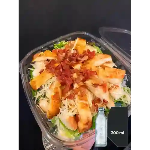 Combo Ensalada Cesar con Pollo + Bretaña 300 ml