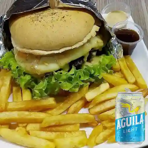 Combo Batman Especial + Cerveza Aguila Light Lta 330ml