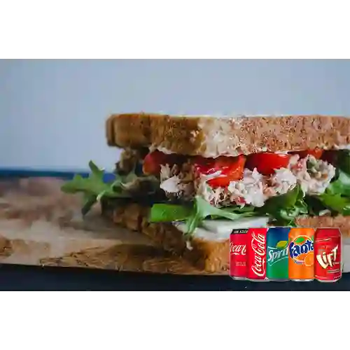 Combo Sándwich Atún Finas Hierbas + Poker Orig 330ml