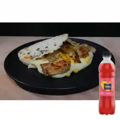 Arepa Rellena de Pollo +Del valle Mango Fresa 500ml