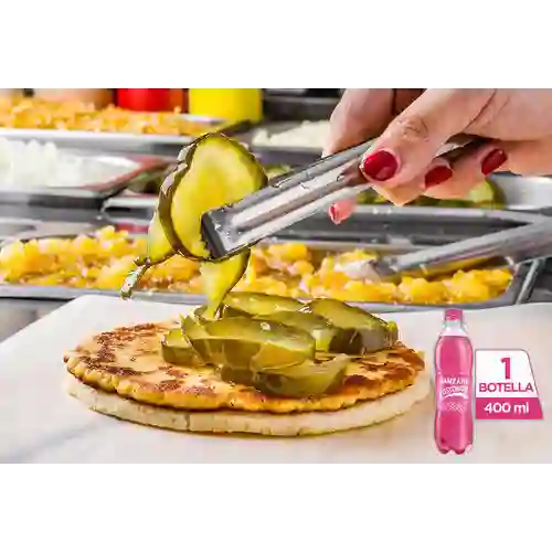 Combo Arepa de Pollo + Postobón Manzana 400 ml