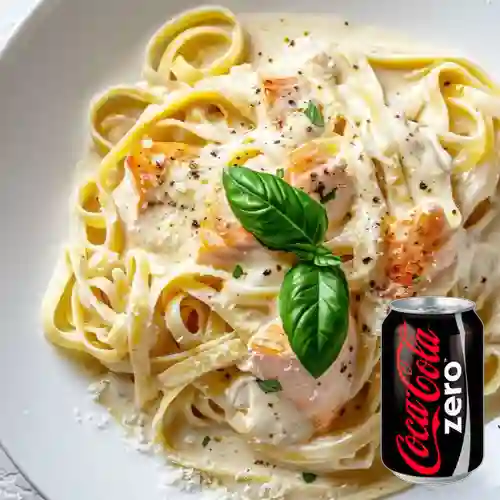 Combo Pasta Alfredo con Pollo + Coca Cola Zero 235 ml