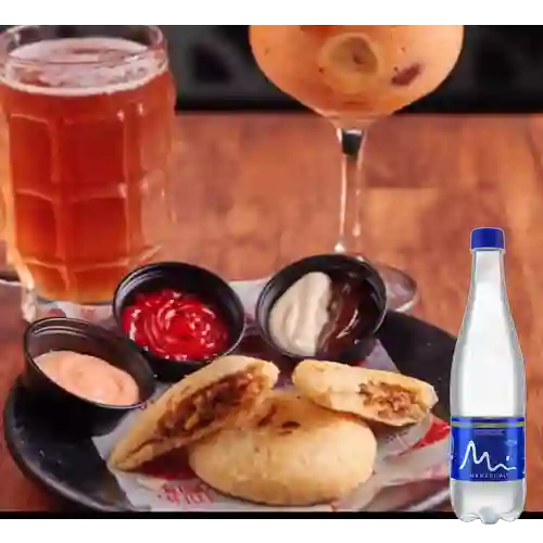 Combo Arepa con Todo + Manantial Sin Gas 600 ml