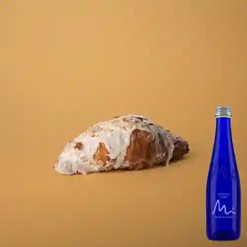 Combo Croissant de Almendras +Manantial S/gas 300ml