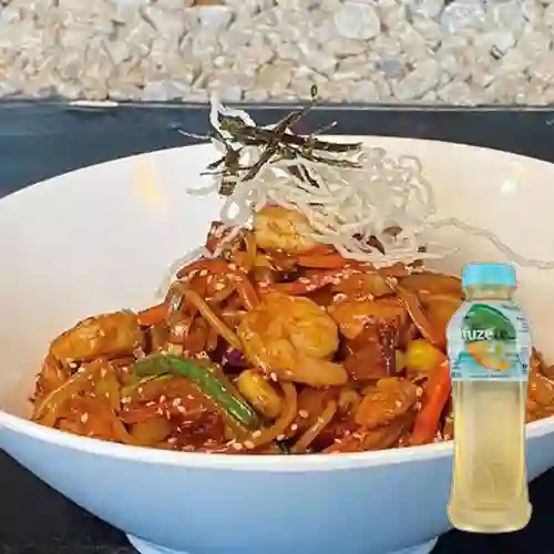 Pad Thai Cerdo Tocineta + Fuzetea Mango Manzanilla 400ml