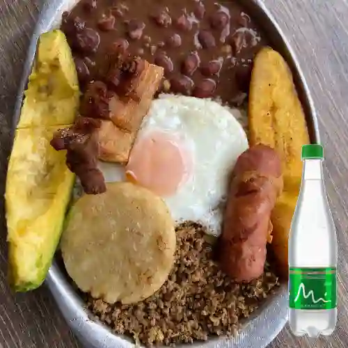 Combo Bandeja Paisa + Manantial Con Gas 600ML