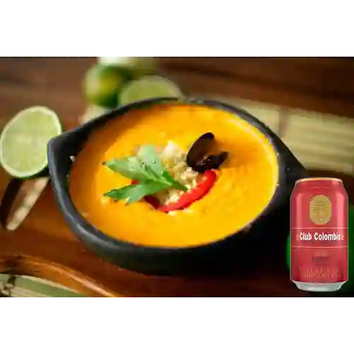 Combo Cazuela de Mariscos pequeña + Club Cola Roja Lata 330ml