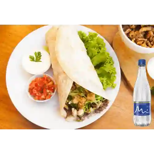 Burrito Casa(res,pollo,chicharrín) + Agua S/gas Manantial