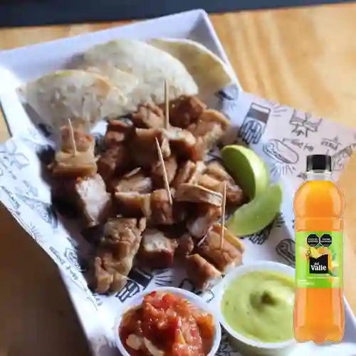 Chicharrón c/ Arepa +Del Valle Mandarina Piña 500ml