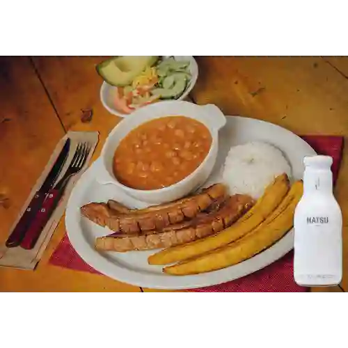 Combo Frijoles con Chicharrón + Hatsu Blanco de 400 ml